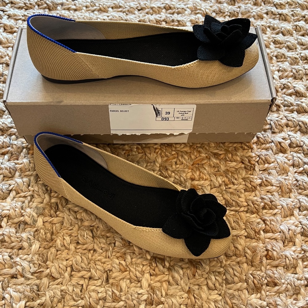Rothy’s The Petal Square Size 8 — Beige Flats w/ Black Rosette New With Tags